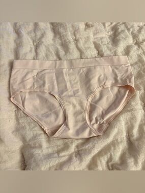 Jockey Seamless Mid-rise Women’s Pink Briefs NWT